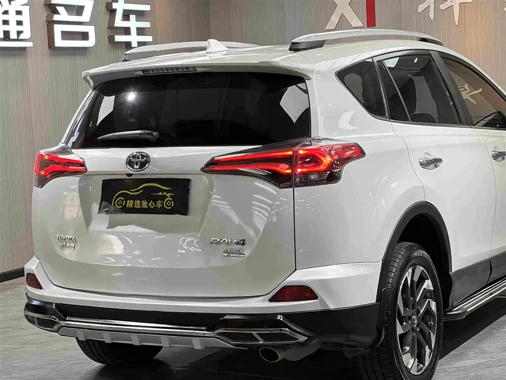 Toyota RAV4 2017 — фото 10