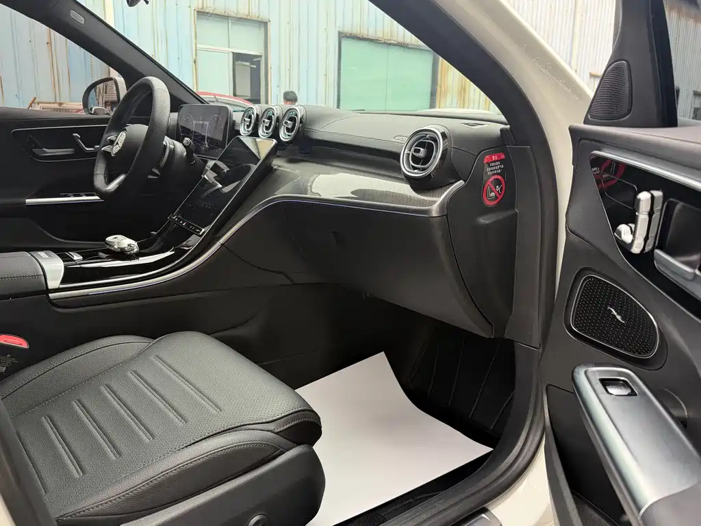 Mercedes-Benz C-Class 2025 — фото 13