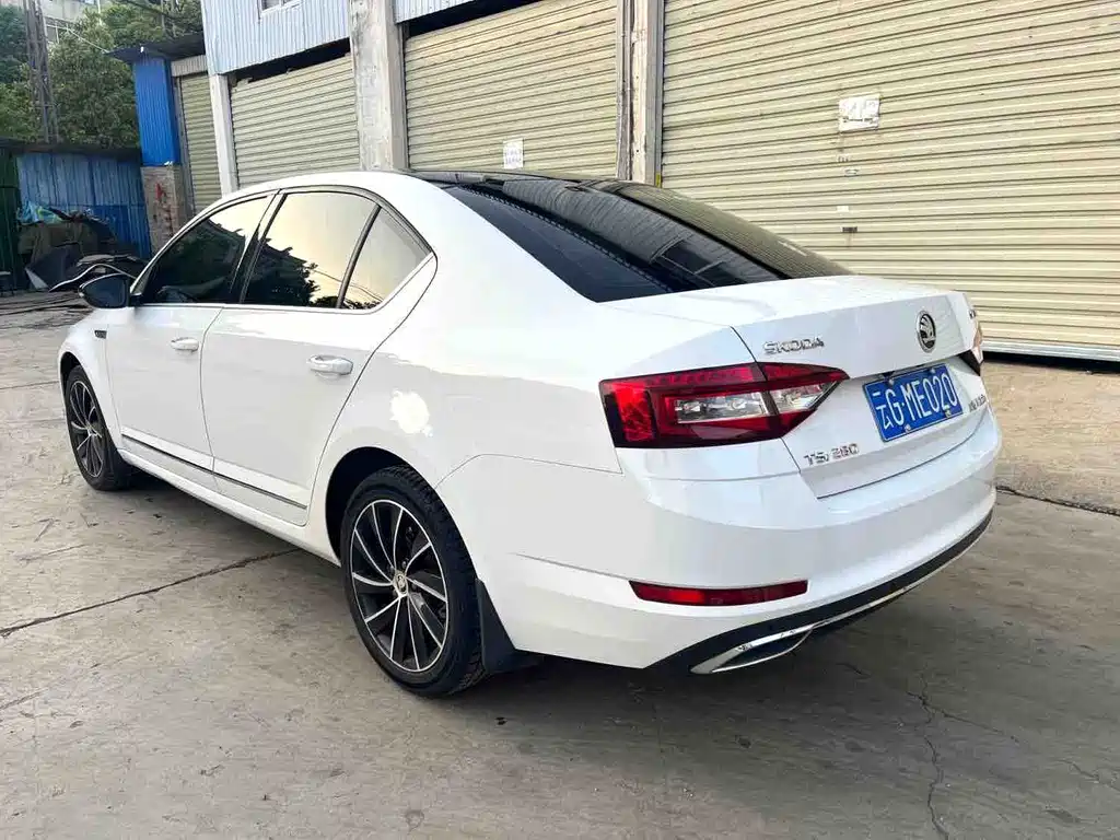 Skoda Octavia 2019 — фото 11