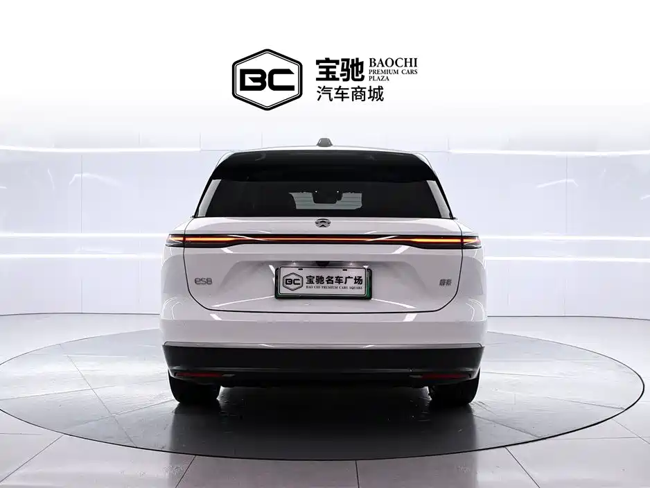 NIO ES8 2025