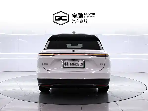 NIO ES8 2025