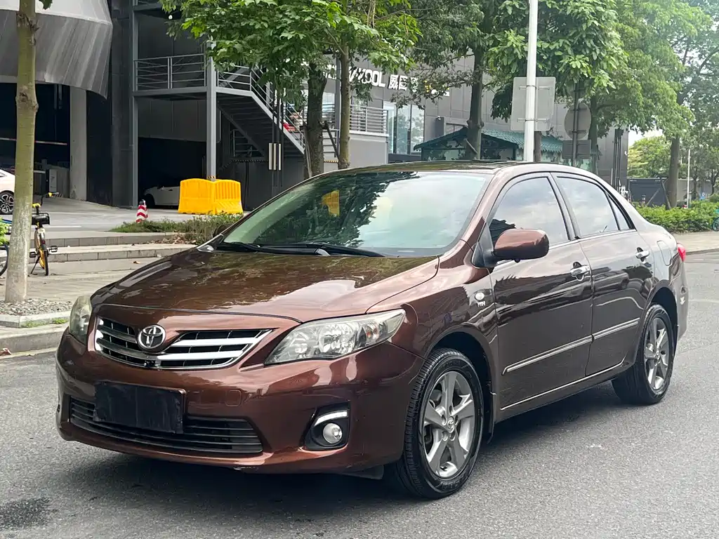 Toyota Corolla 2013 — фото 1