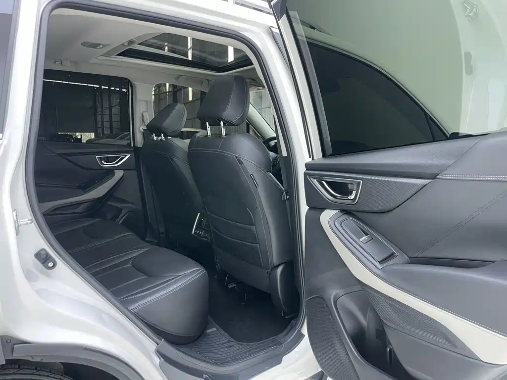 Subaru Forester 2023 — фото 17