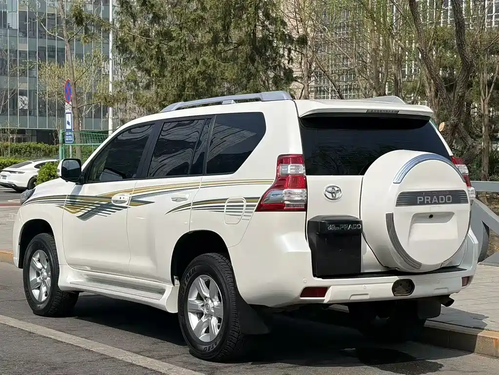 Toyota Prado 2015 — фото 16