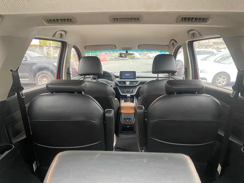 Wuling Hongguang S3 2018 — фото 16
