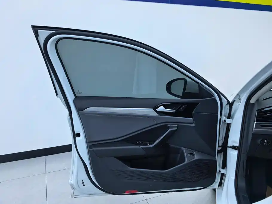 Volkswagen Sagitar 2021