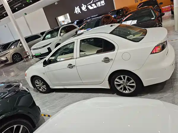 Mitsubishi Lancer EX 2013