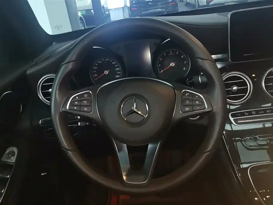 Mercedes-Benz GLC 2017 — фото 15