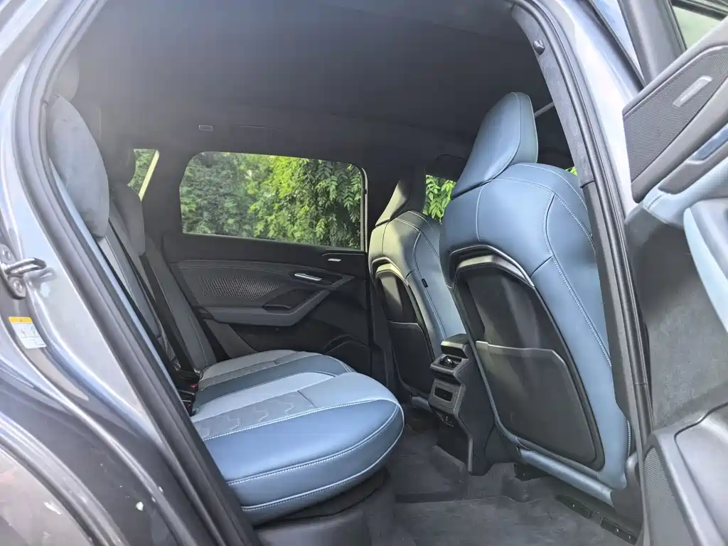 Audi Q6L e-tron 2025 — фото 11