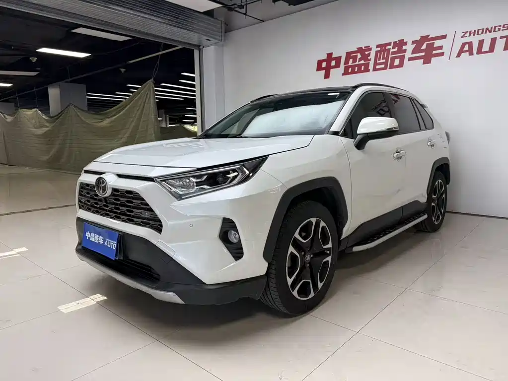 Toyota RAV4 2021 — фото 1