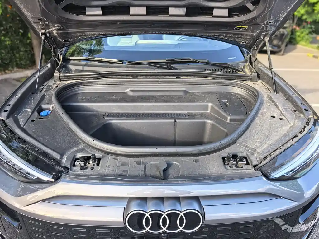 Audi Q6L e-tron 2025 — фото 17