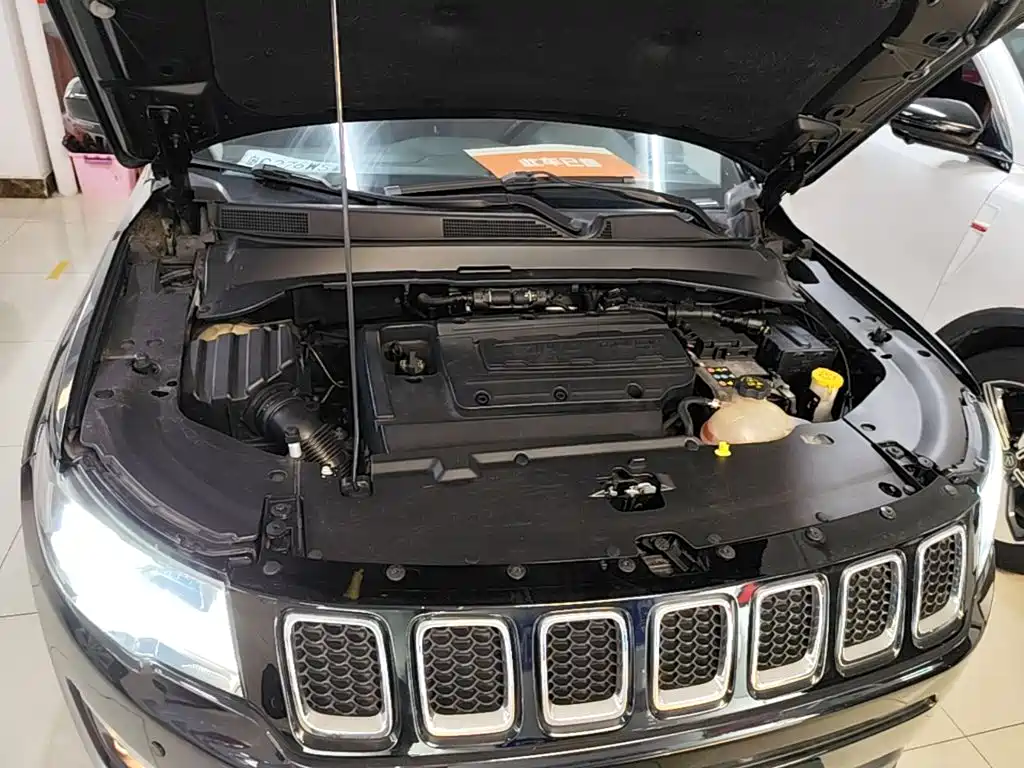 Jeep Compass 2018 — фото 20