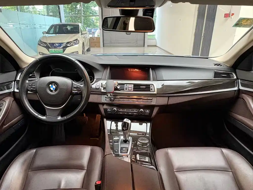 BMW 5 Series 2015 — фото 21
