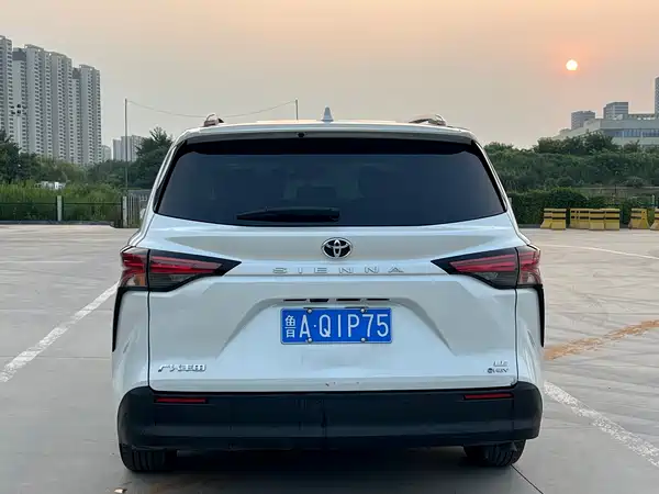 Toyota Sienna 2025