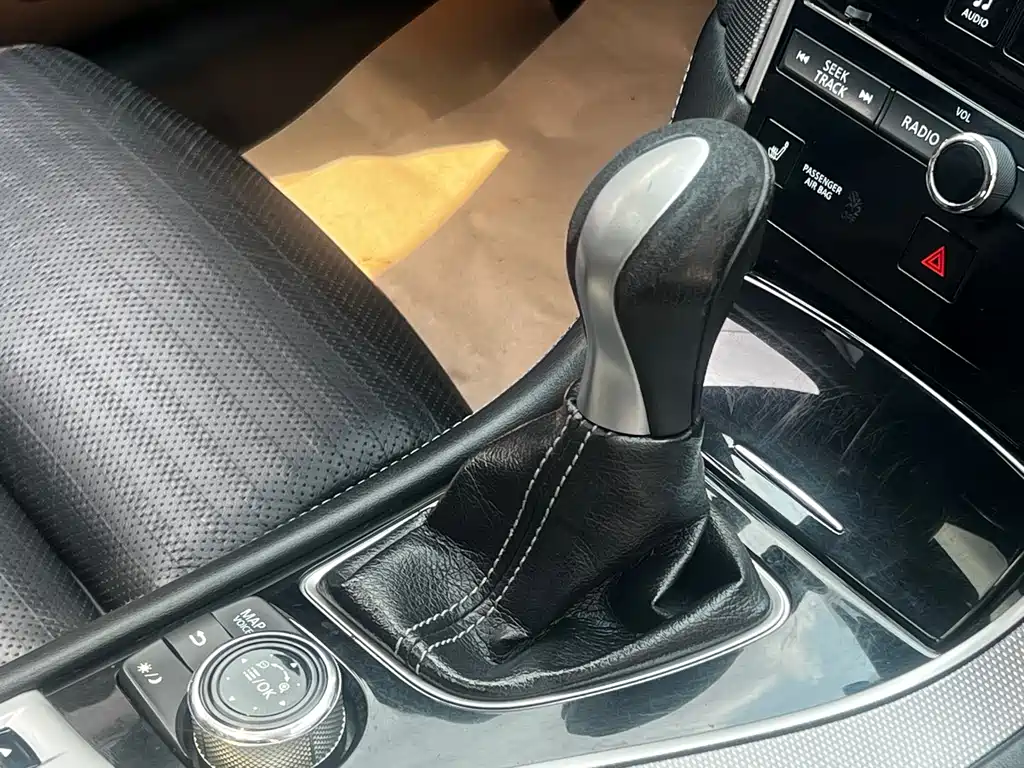 Infiniti Q50L 2015 — фото 34