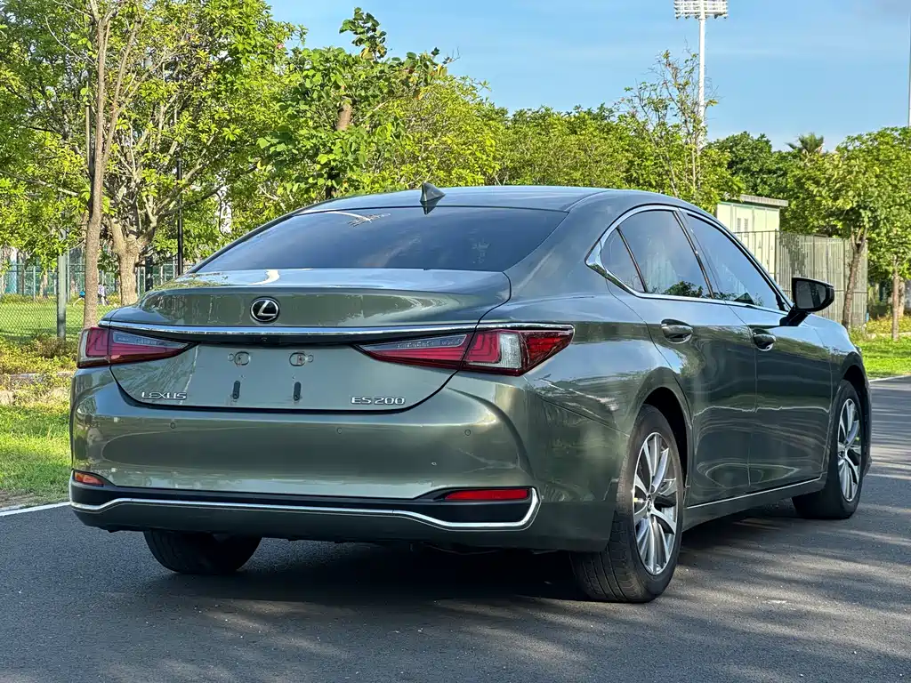 Lexus ES 2018 — фото 6