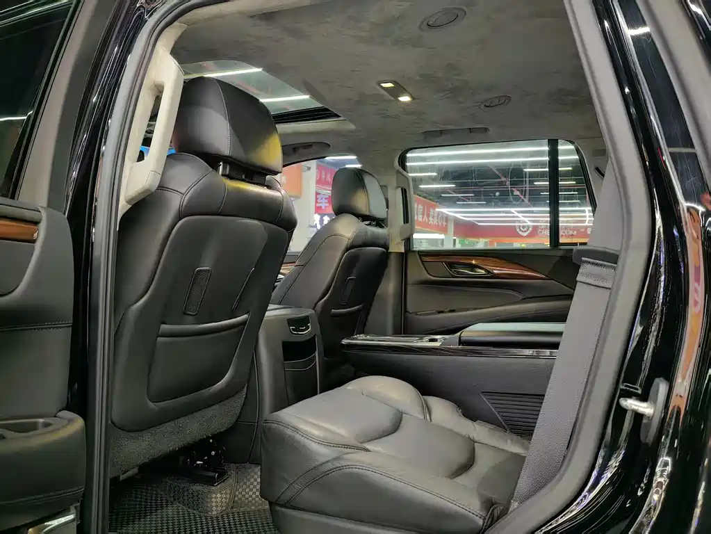 Cadillac Escalade 2017 — фото 14
