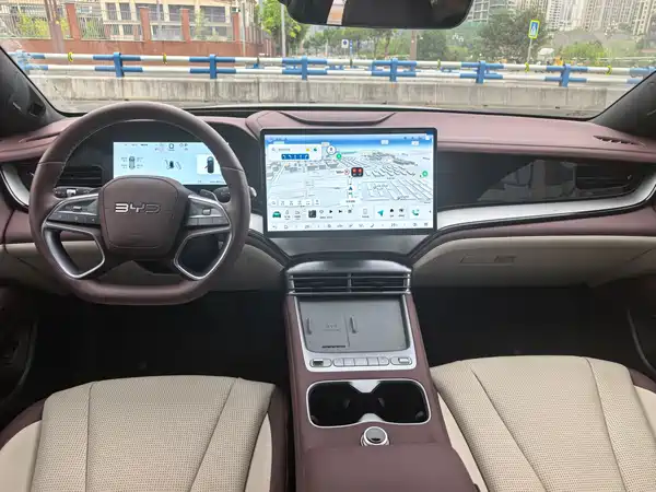 BYD Seal 07 DM-i 2025