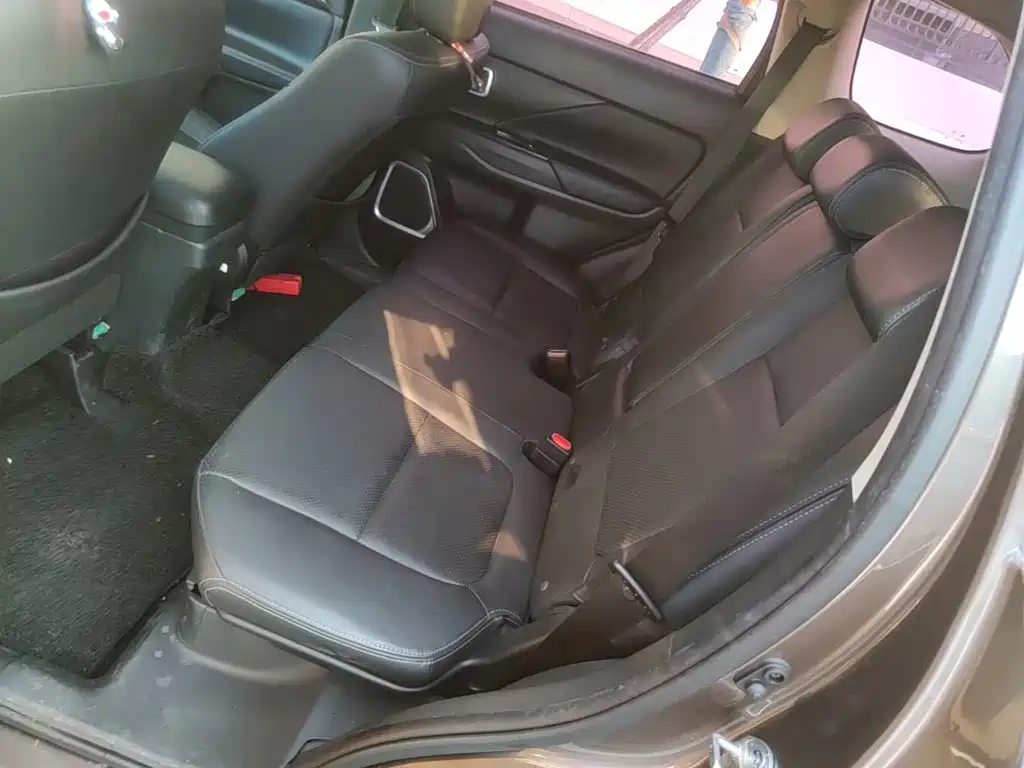 Mitsubishi Outlander 2018 — фото 17