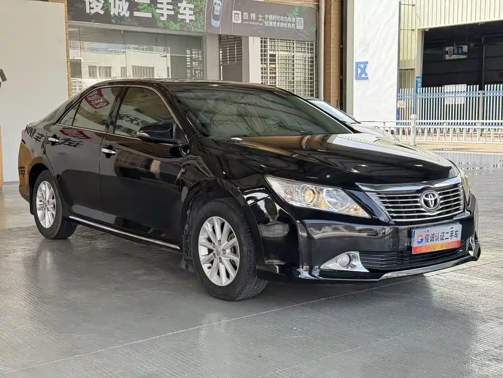 Toyota Camry 2014 — фото 3