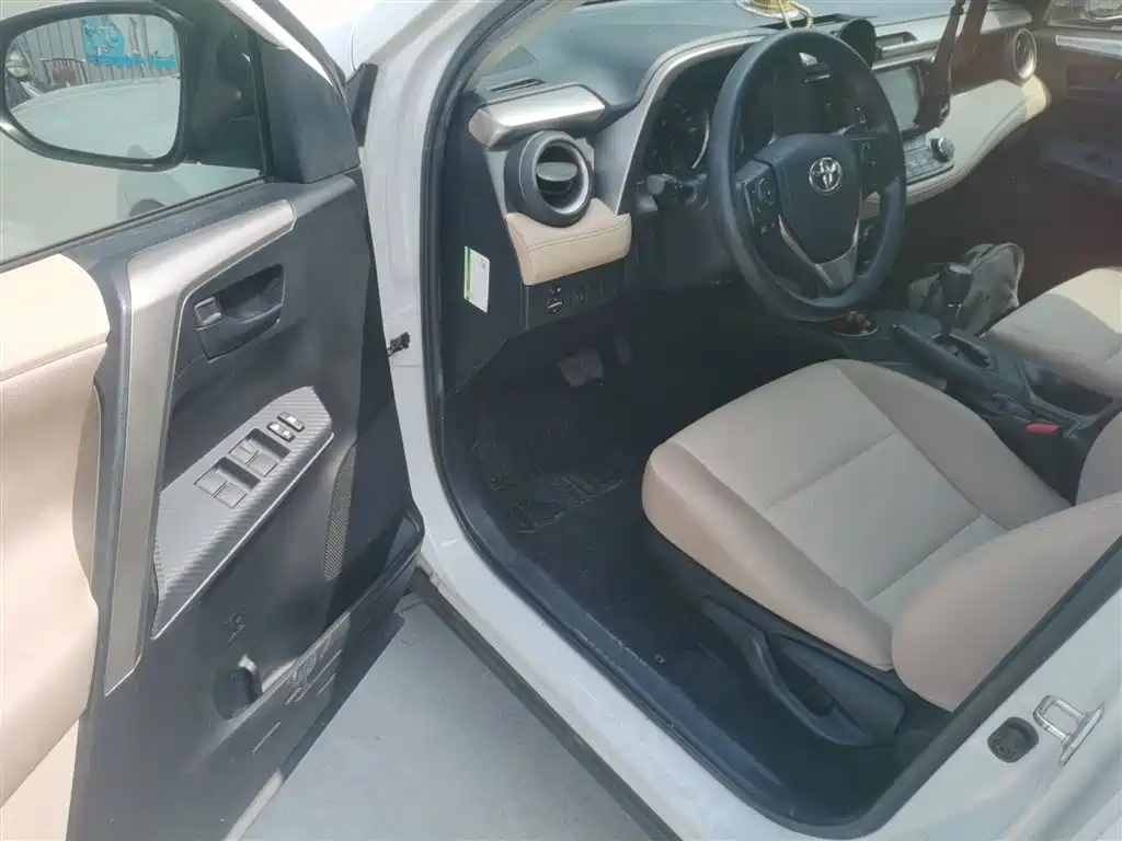Toyota RAV4 2015 — фото 16