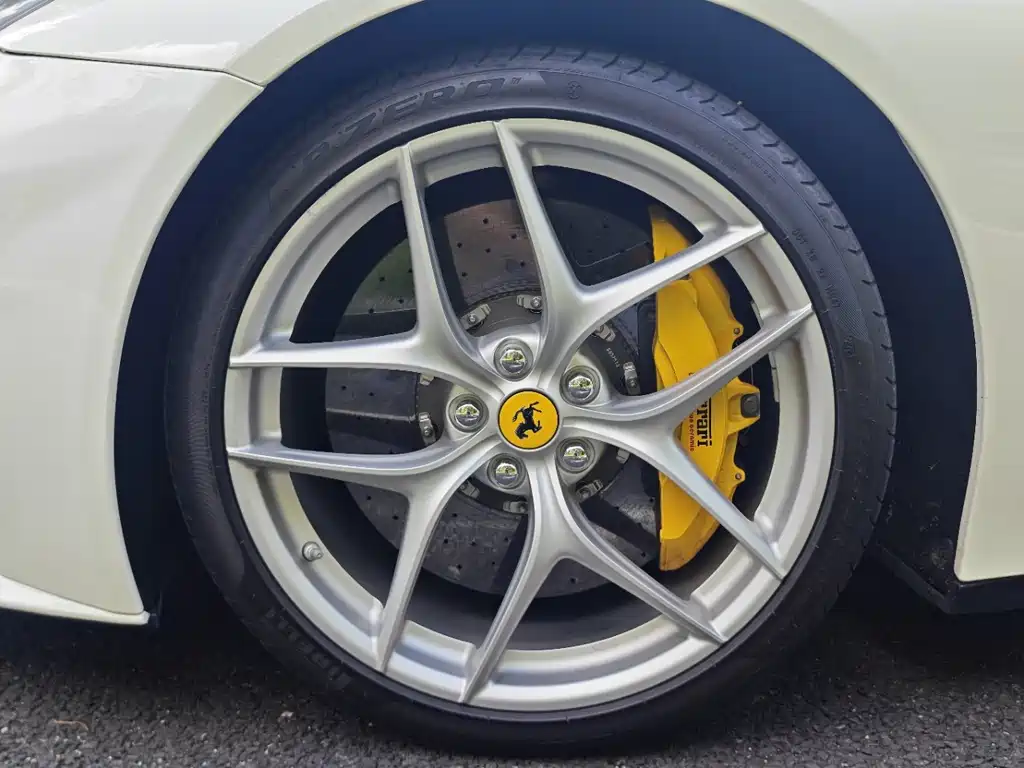 Ferrari F12berlinetta 2015 — фото 10