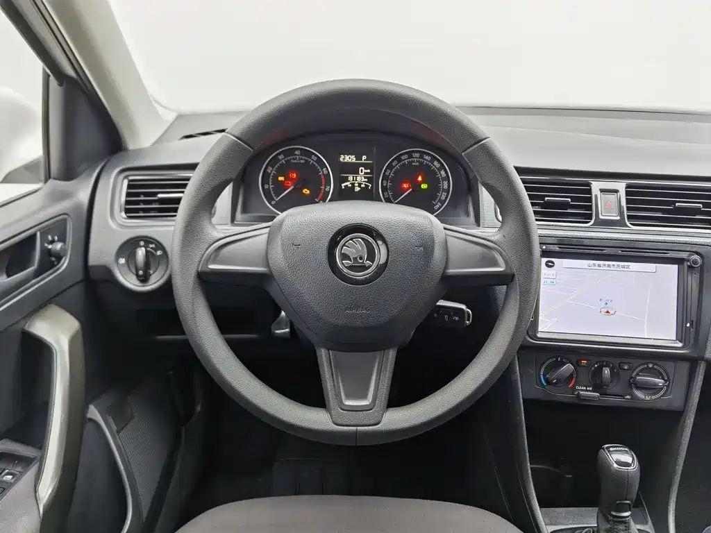 Skoda Rapid Spaceback 2017 — фото 11