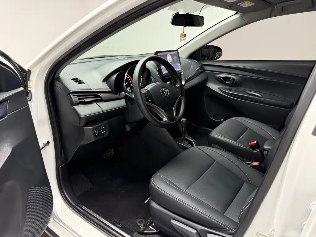 Toyota Yaris L 2022