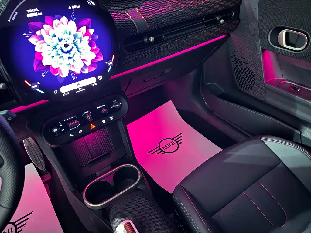 MINI JCW 2025 — фото 15