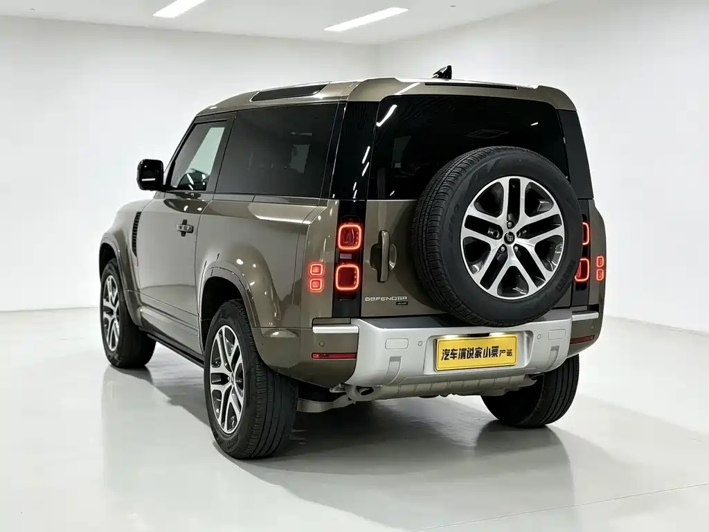 Land Rover Defender 2022 — фото 10