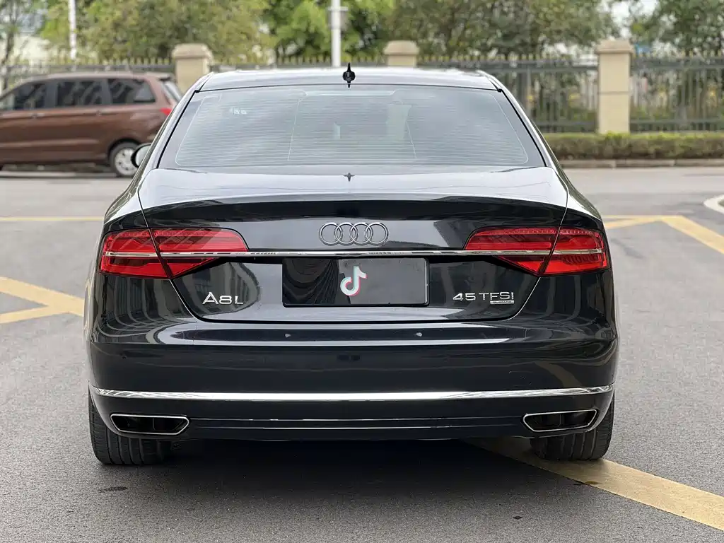 Audi A8 2015 — фото 27