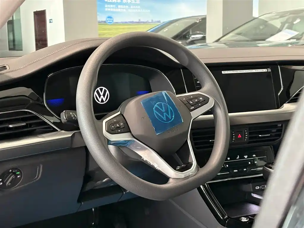 Volkswagen Passat Plug-In Hybrid 2025 — фото 16