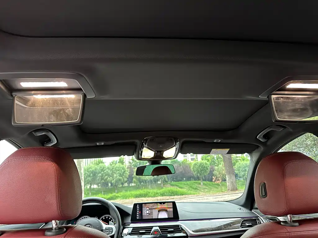 BMW 5 Series 2018 — фото 15