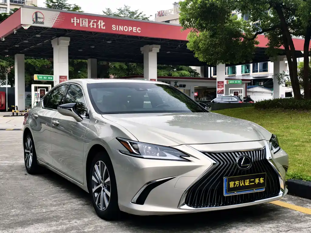 Lexus ES 2019