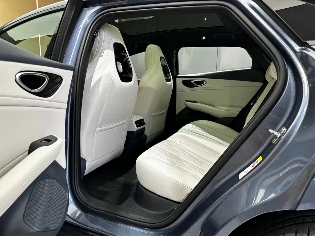 BYD Seal 06GT 2026 — фото 10