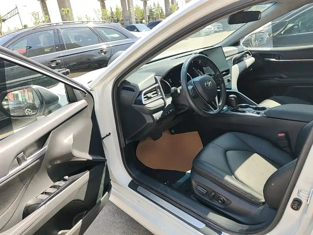Toyota Camry 2022 — фото 12