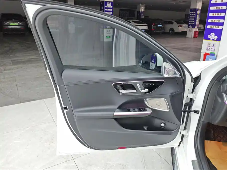 Mercedes-Benz C-Class 2024
