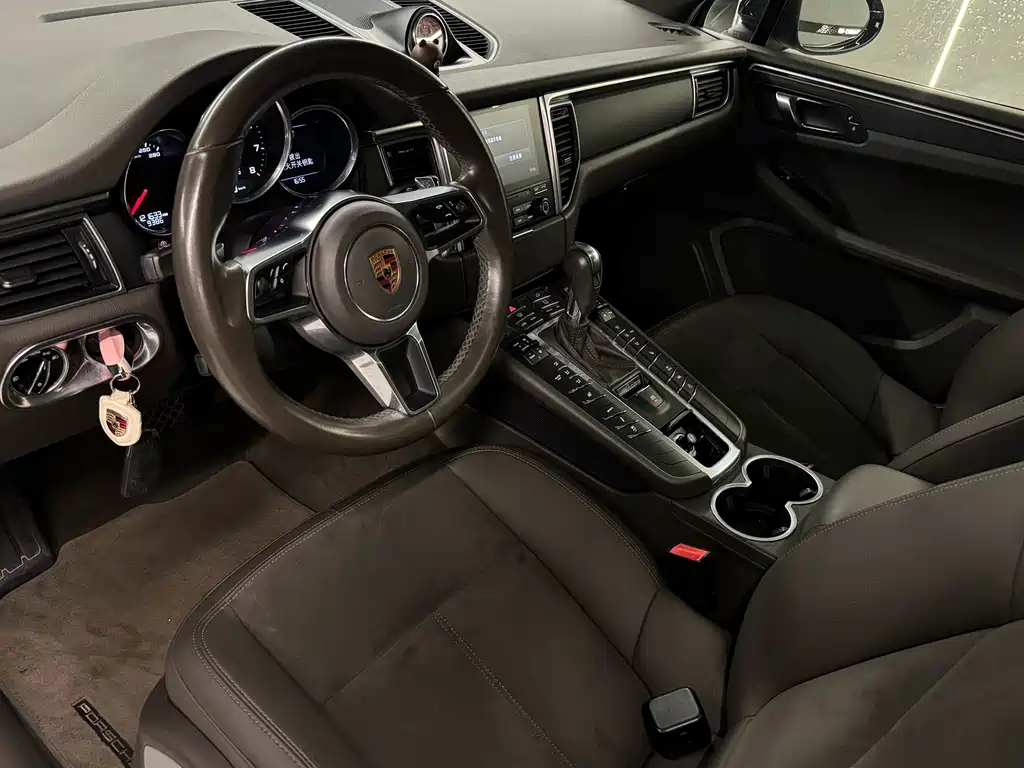 Porsche Macan 2017 — фото 14
