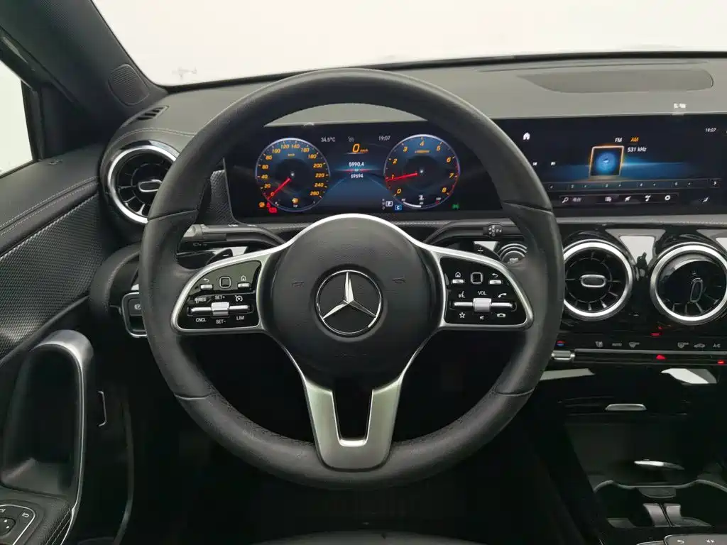 Mercedes-Benz A-Class 2020 — фото 11