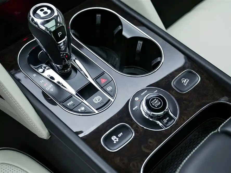 Bentley Bentayga 2021 — фото 23