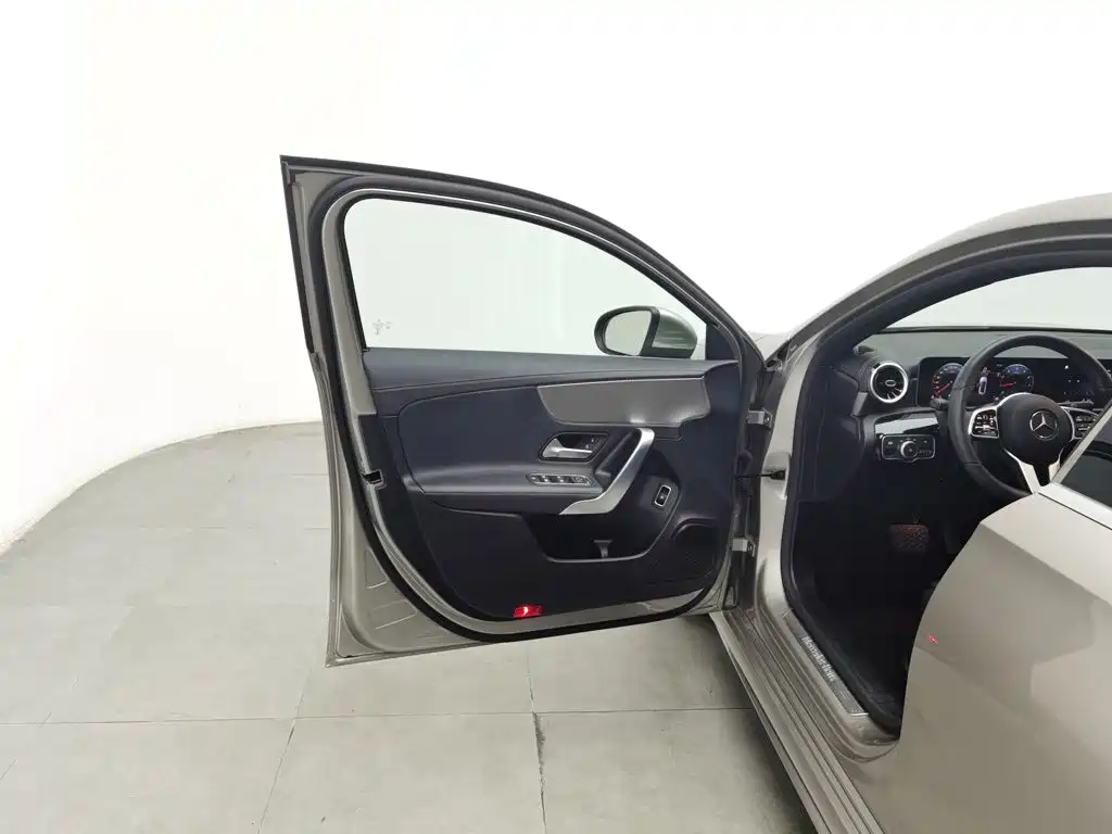 Mercedes-Benz A-Class 2020 — фото 8