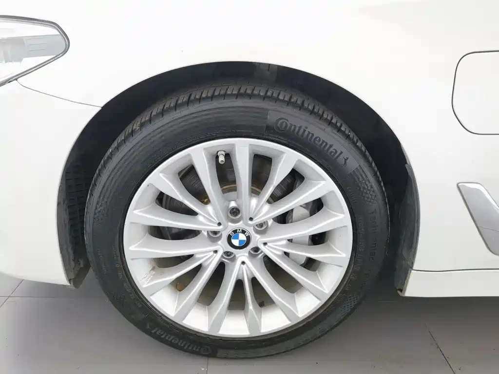 BMW 5 Series New Energy 2020 — фото 17