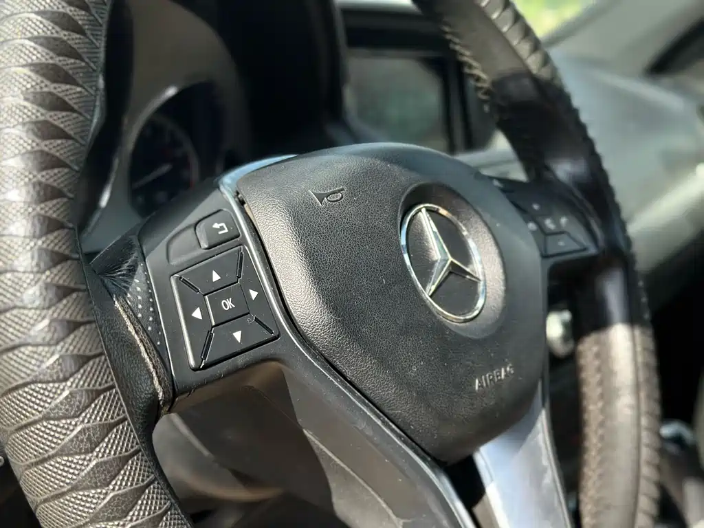 Mercedes-Benz E-Class 2012 — фото 11