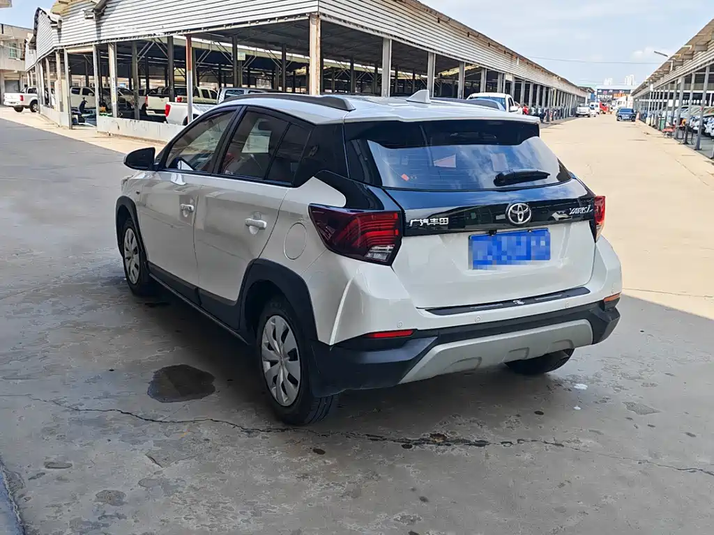 Toyota Yaris L 2023 — фото 8