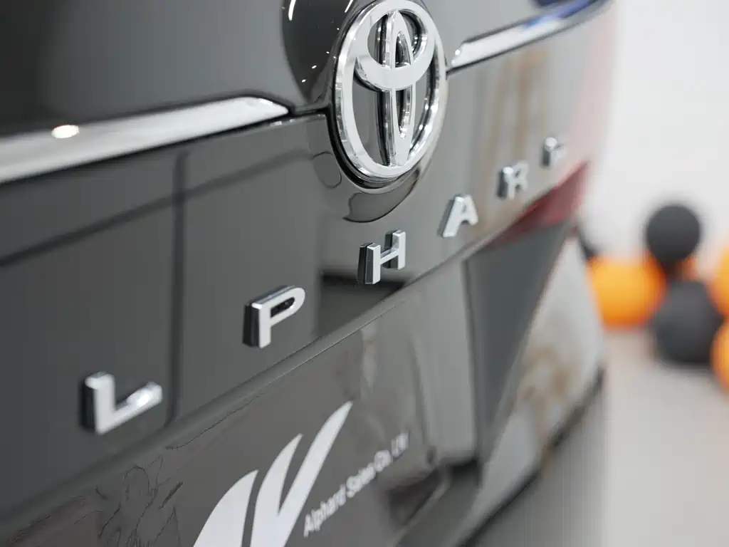 Toyota Alphard 2024 — фото 13