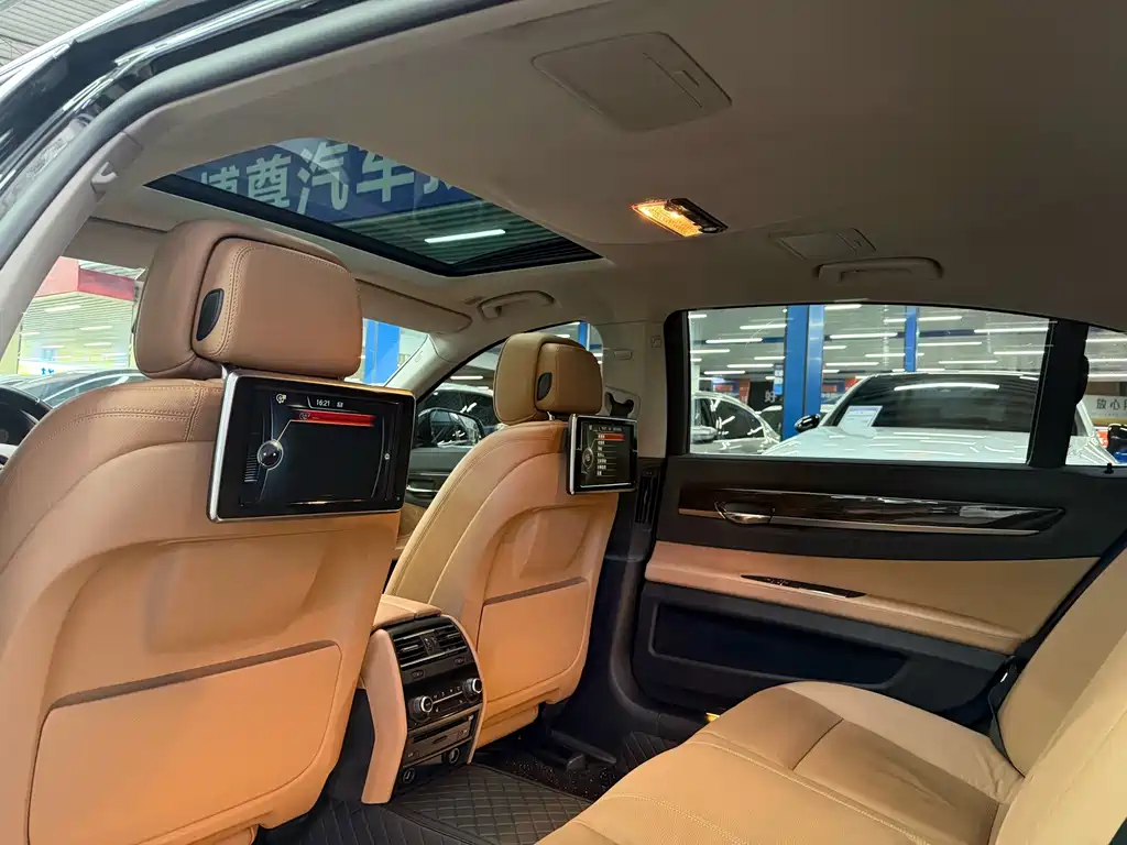BMW 7 Series 2015 — фото 22