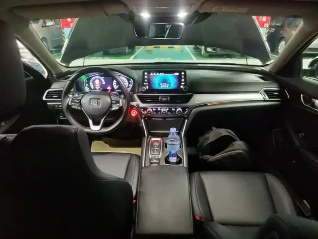 Honda Accord 2019 — фото 10