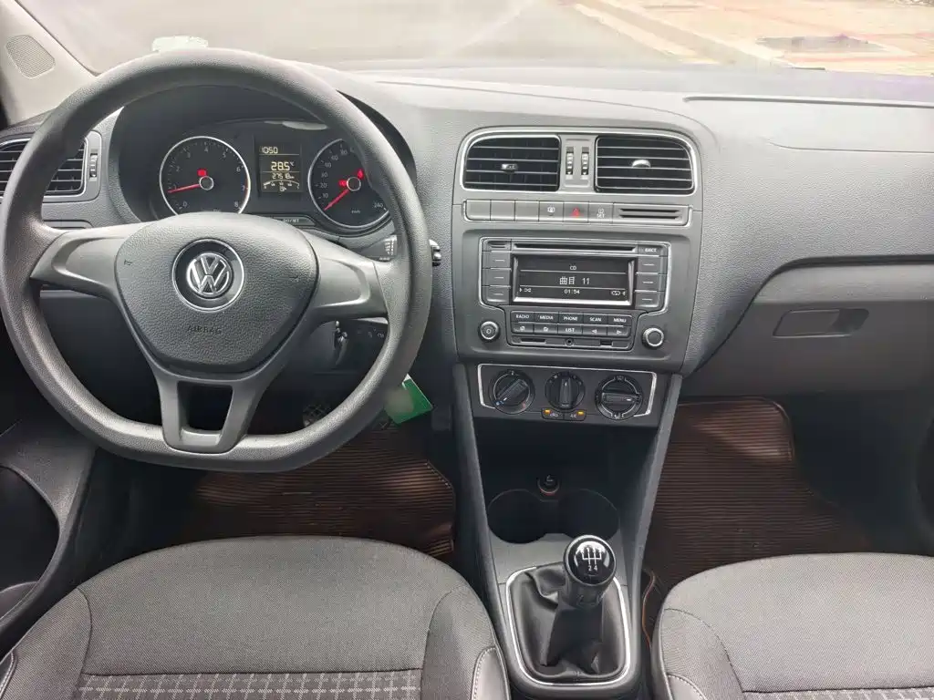Volkswagen Polo 2015 — фото 20