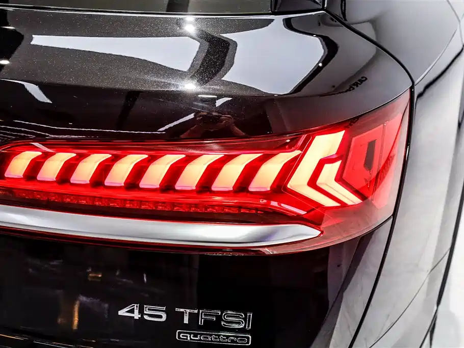 Audi Q7 2023 — фото 25