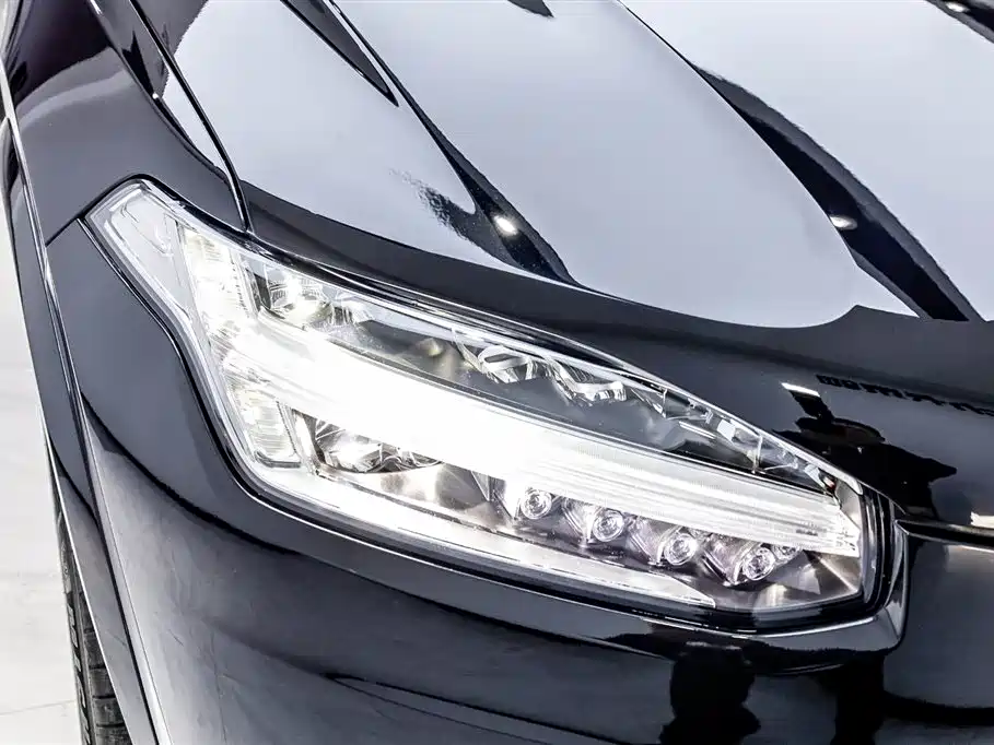 Volvo XC90 2023 — фото 16